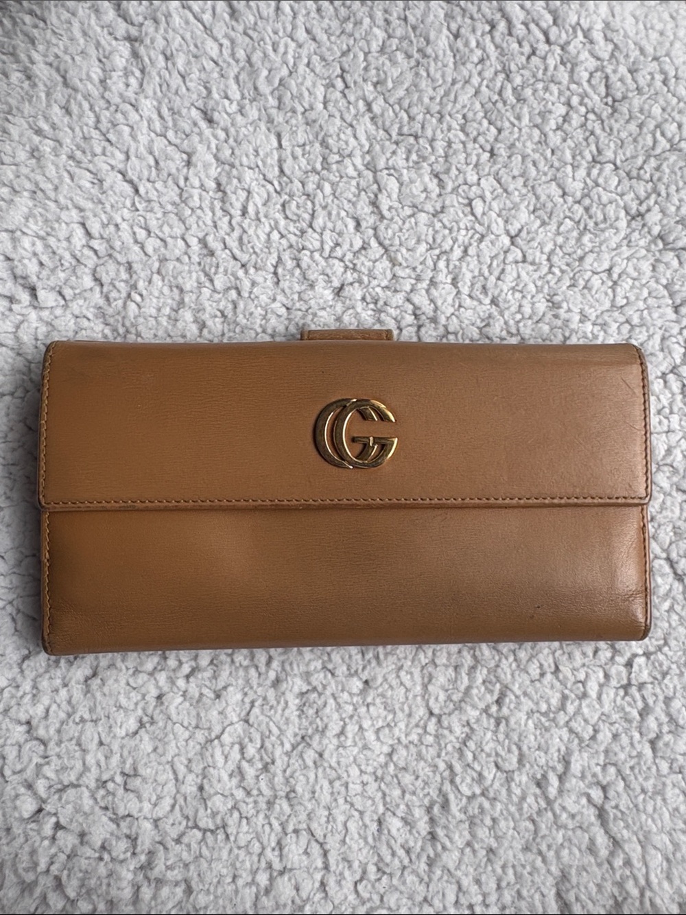 Gucci Interlocking Gold GG Calfskin Camel Colored Leather Continental Wallet